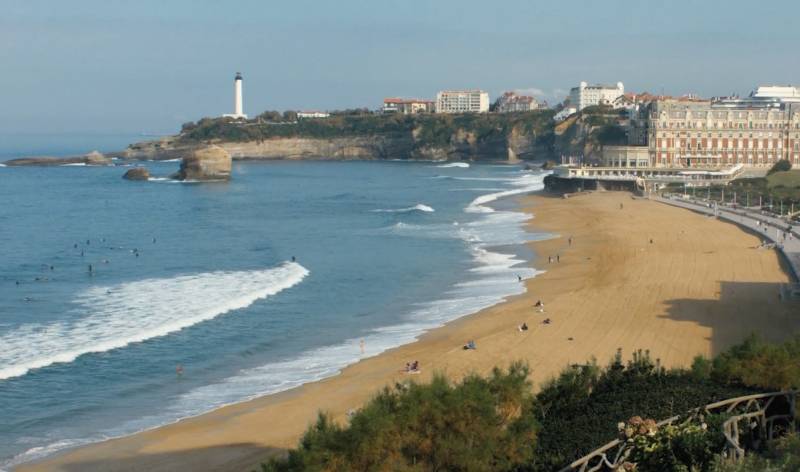 Surf on Biarritz city 