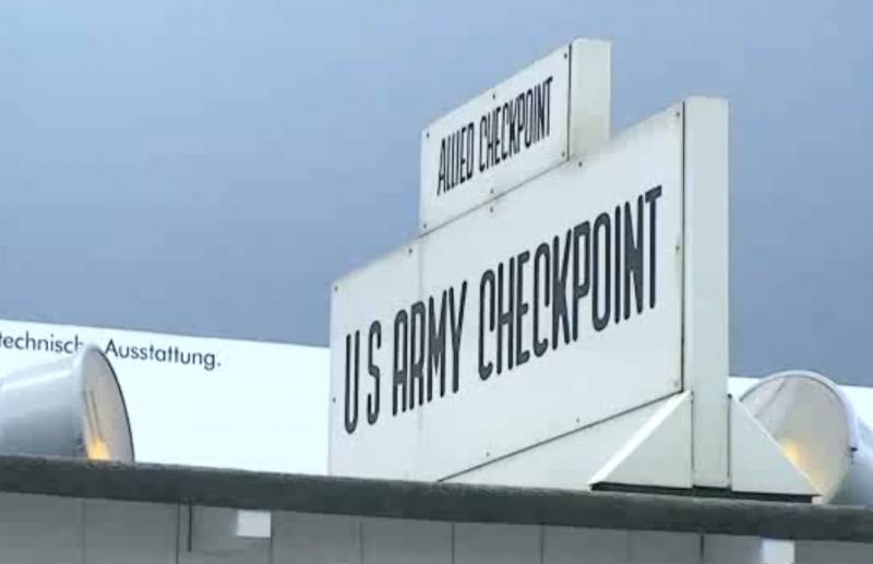 Juliane in Checkpoint Charlie